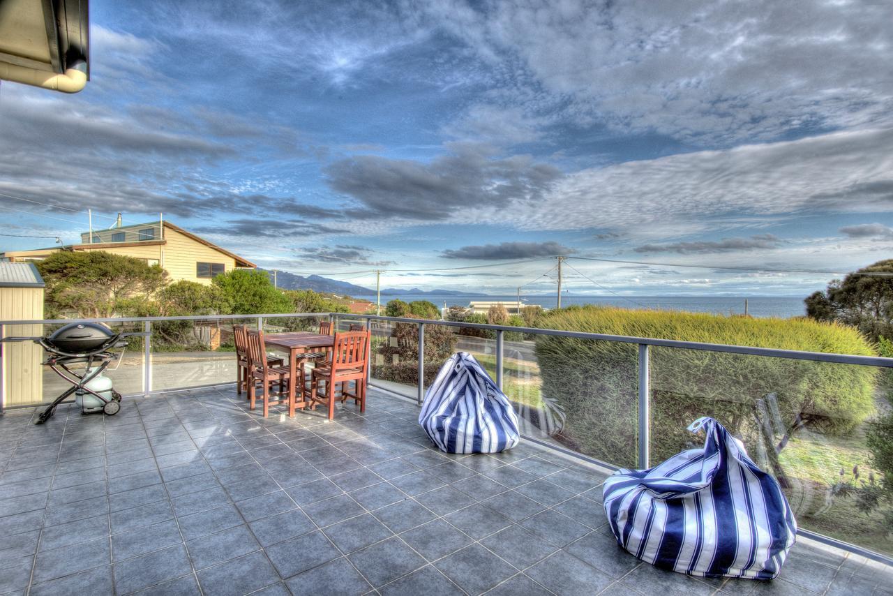 Blue Waves Villa Коулс Бей Екстериор снимка
