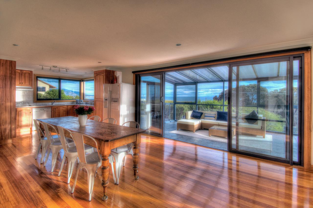 Blue Waves Villa Коулс Бей Екстериор снимка
